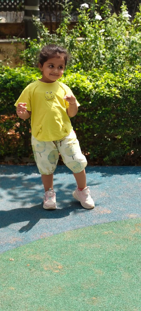 Cute Frog T-shirt & Printed shorts for Girls