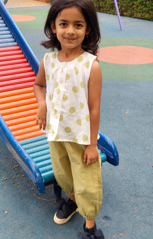 Girls Polka Dot Sleeveless Top and Elastic Pants Set,