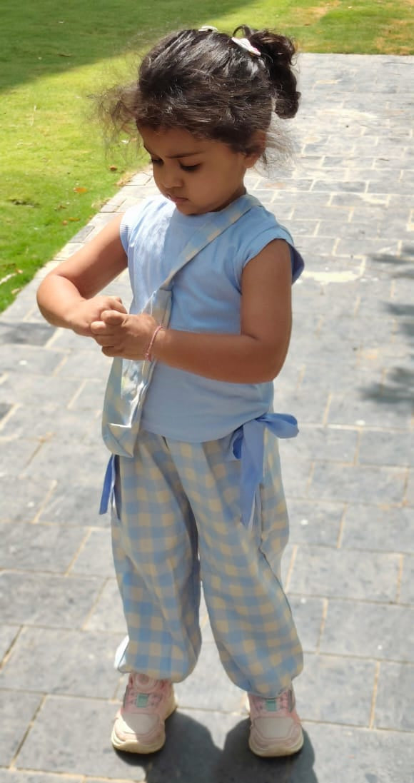 Girls sleeveless T-shirt + plaid pants set