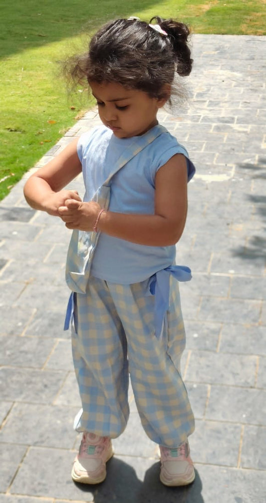 Girls sleeveless T-shirt + plaid pants set